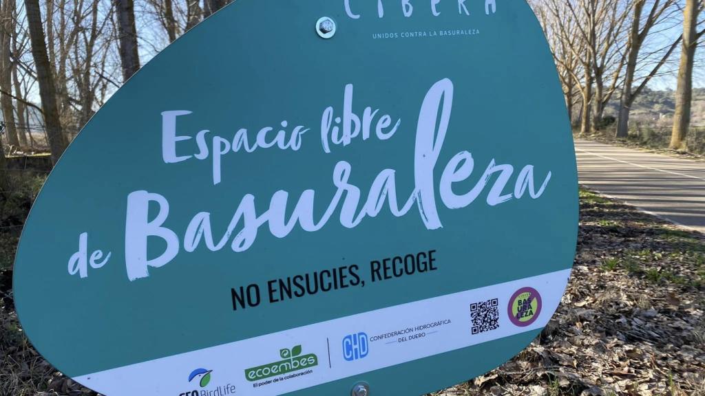 Cartel de la CHD en la zona