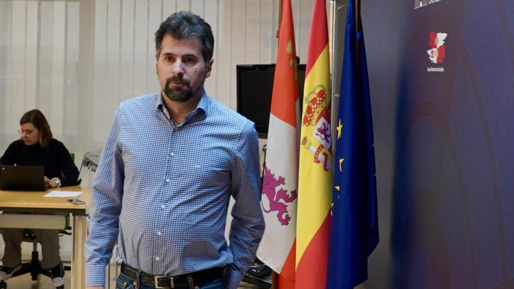 El secretario regional del Psoe Luis Tudanca comparece ante los medios