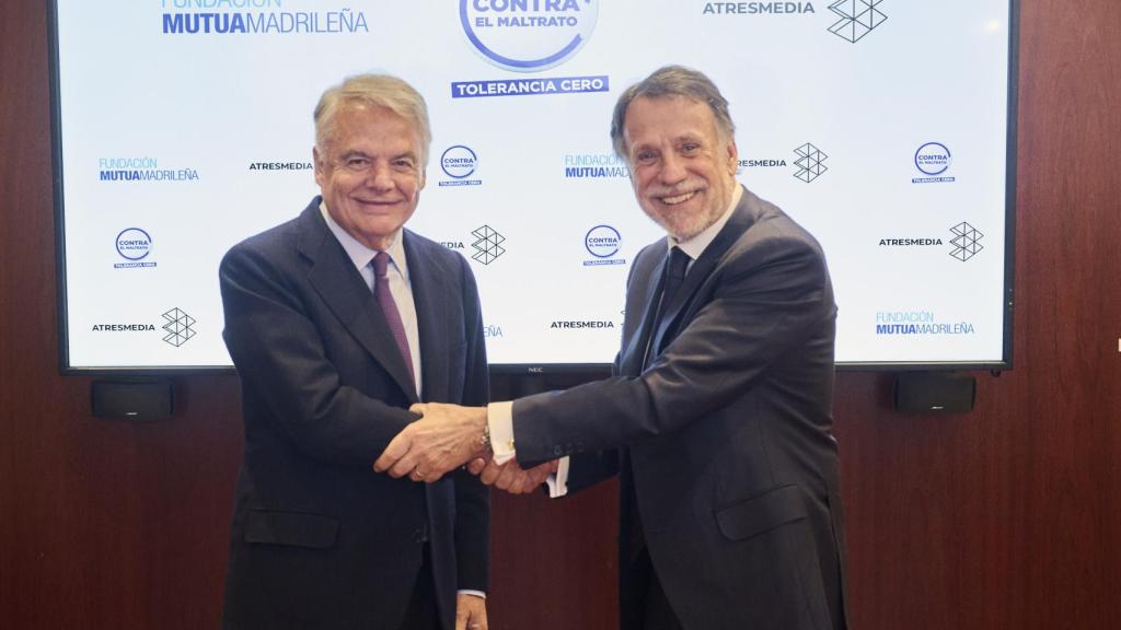 Ignacio Garralda (izq.) y José Creuheras durante la renovación de 'Tolerancia Cero'.