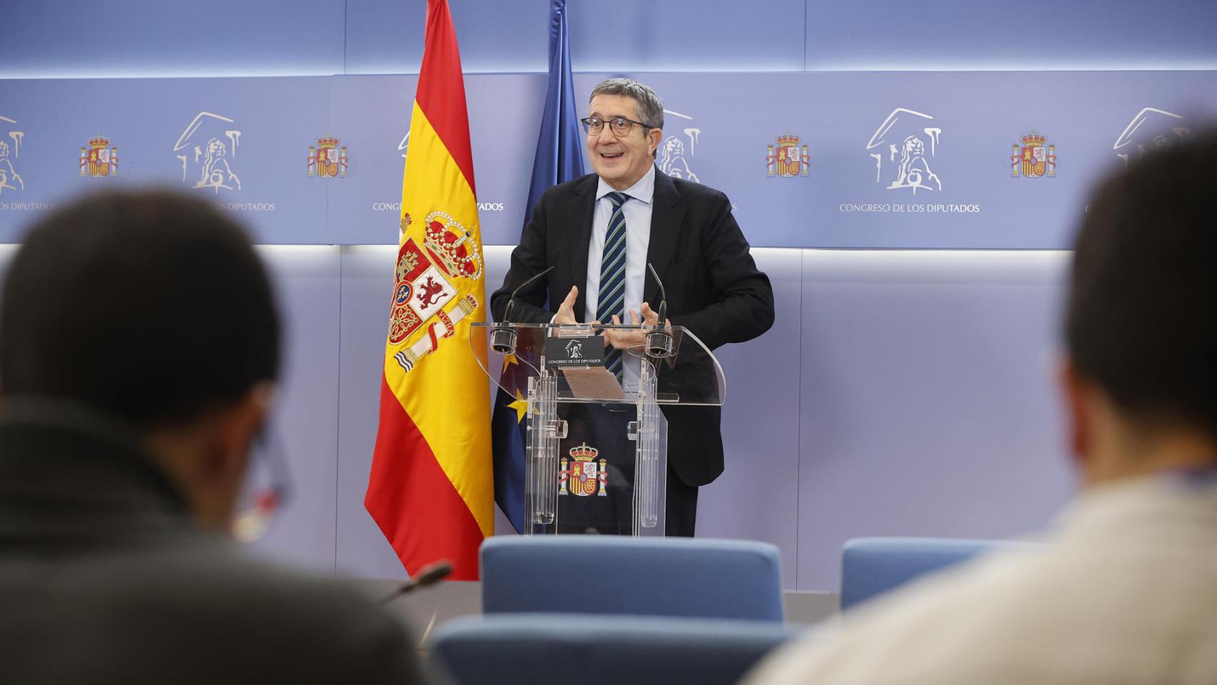 El portavoz del PSOE en el Congreso, Patxi López, este martes en rueda de prensa.