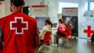 La gran oferta de empleo de Cruz Roja: sueldos de 2.400 euros y contrato indefinido