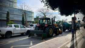 Imagen de los tractores en las inmediaciones del Puerto.