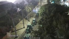 Imagen de varios de los tractores aparcados junto al puerto de Málaga.
