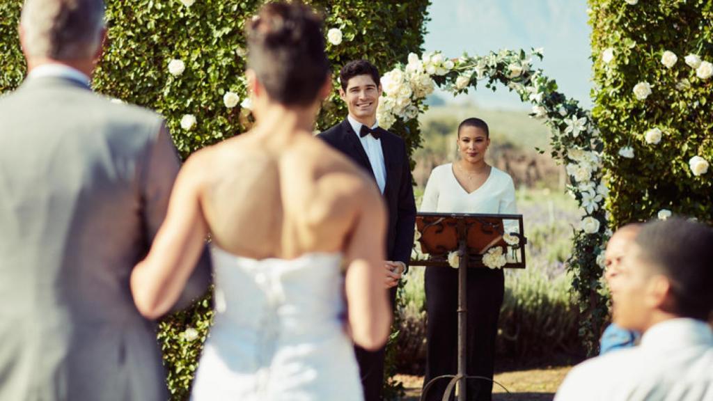 Imagen de una pareja en su boda.