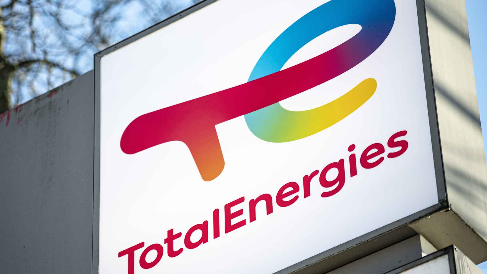 Logo de la compañía francesa TotalEnergies.