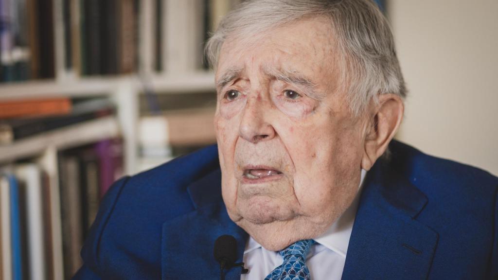 Luis María Anson es académico de la RAE.