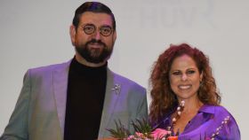 Manu Sánchez y Pastora Soler en un evento benéfico contra el cáncer en Coria del Río.