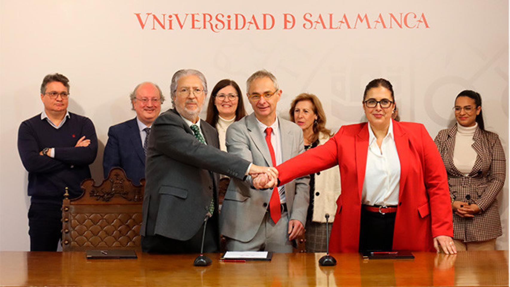 Acto de firma del convenio USAL con Fundación Instituto de Cultura Gitana y Asociación Unión y Progreso Mujer Romaní