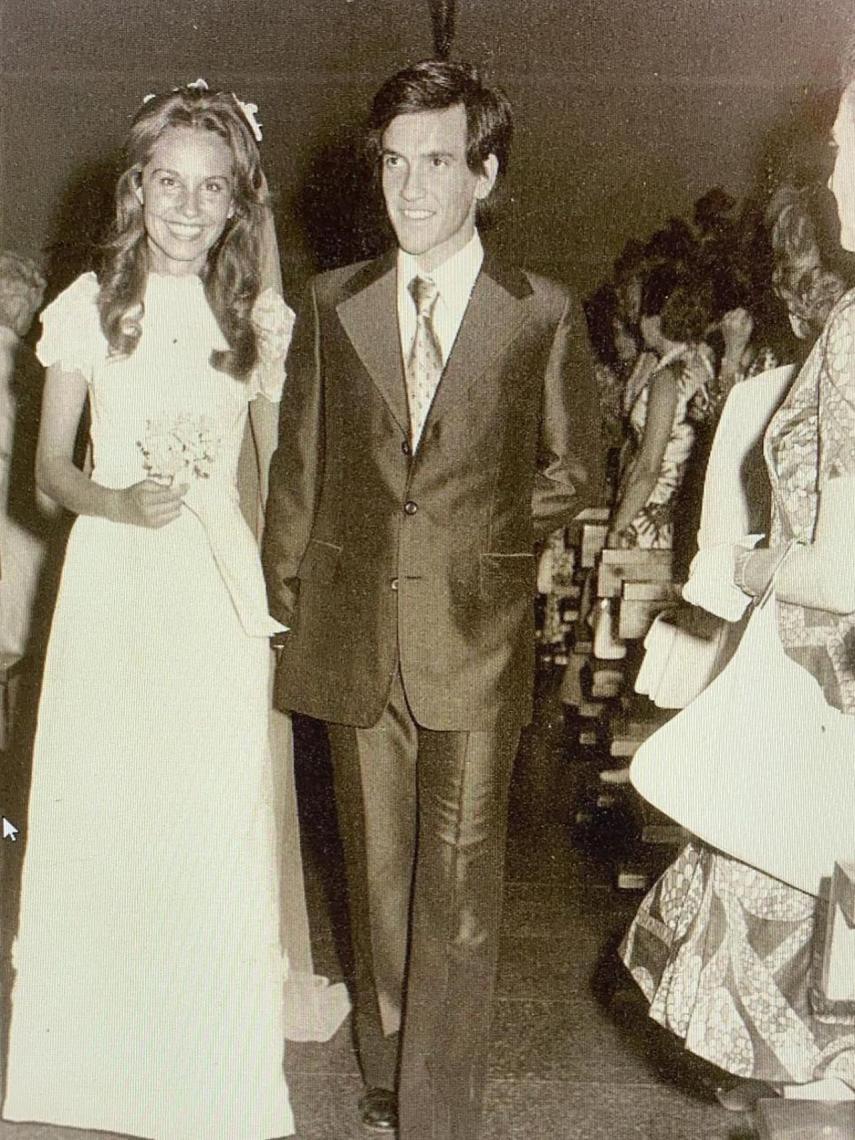 Sebastián y Cecilia, en su boda, en una imagen compartida por su primogénita en las redes sociales.