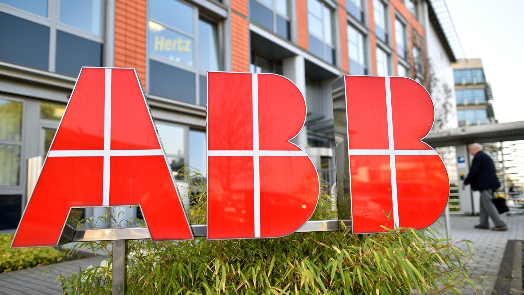 El logotipo de ABB en la sede del grupo en Alemania.
