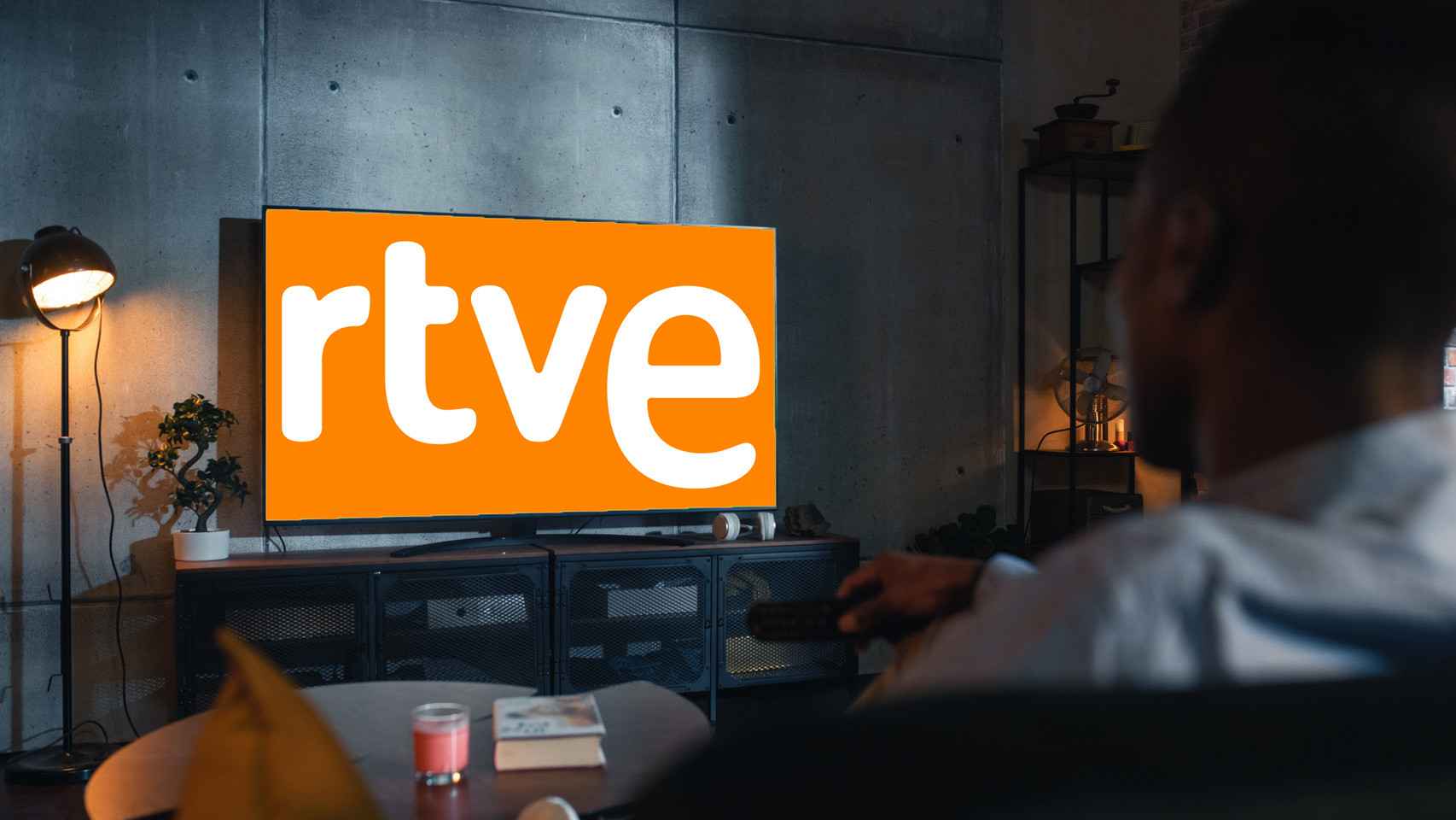 Logo de RTVE en un fotomontaje.