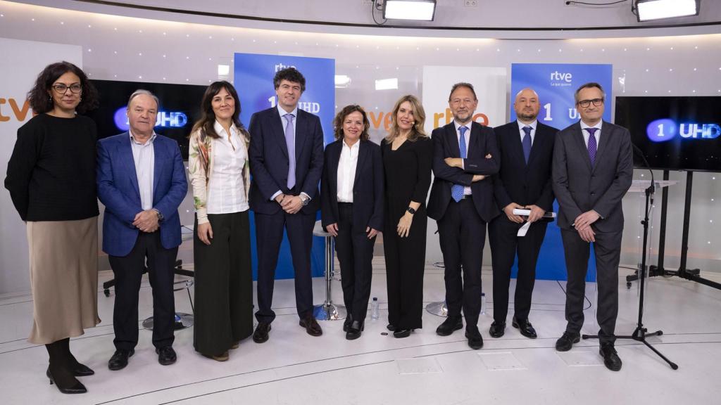 Equipo de RTVE en plató.