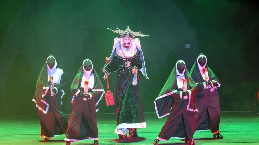 La puesta en escena de la Drag Hocklin Vantablack.