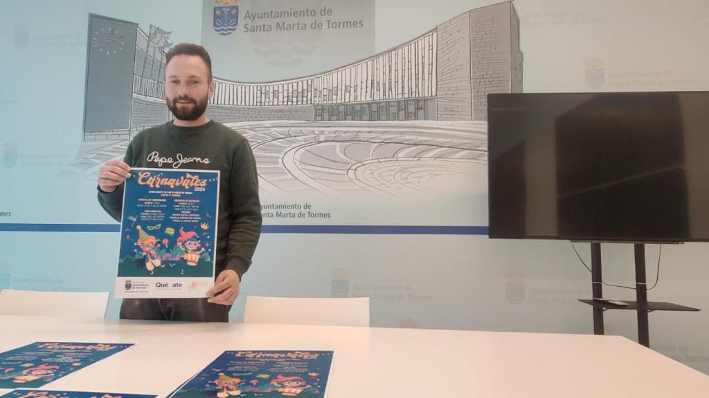 El concejal de Juventud, Norberto Flores, presenta el programa de Carnaval