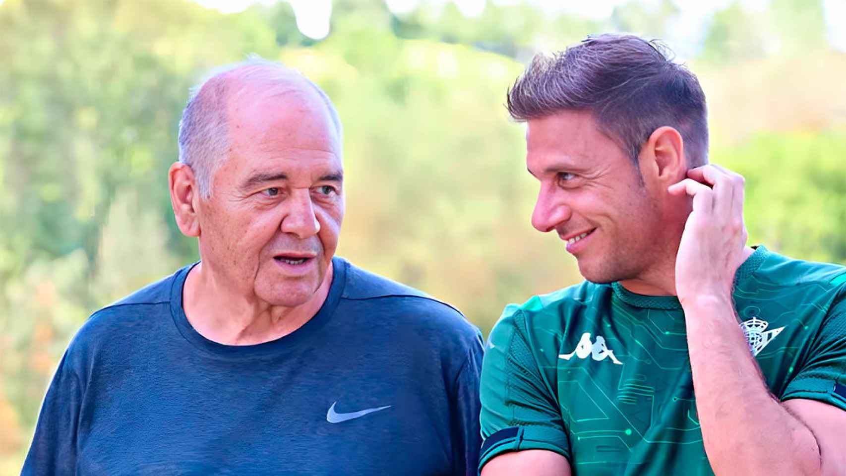 Joaquín Sánchez junto a su padre, Aurelio, en una imagen de sus redes.