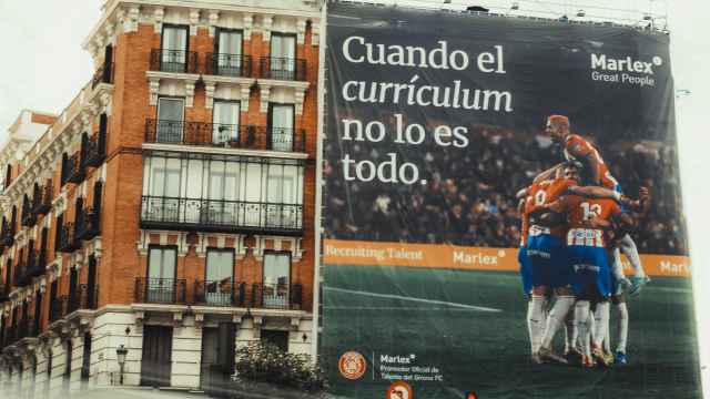 La pancarta gigantesca del Girona en Madrid.