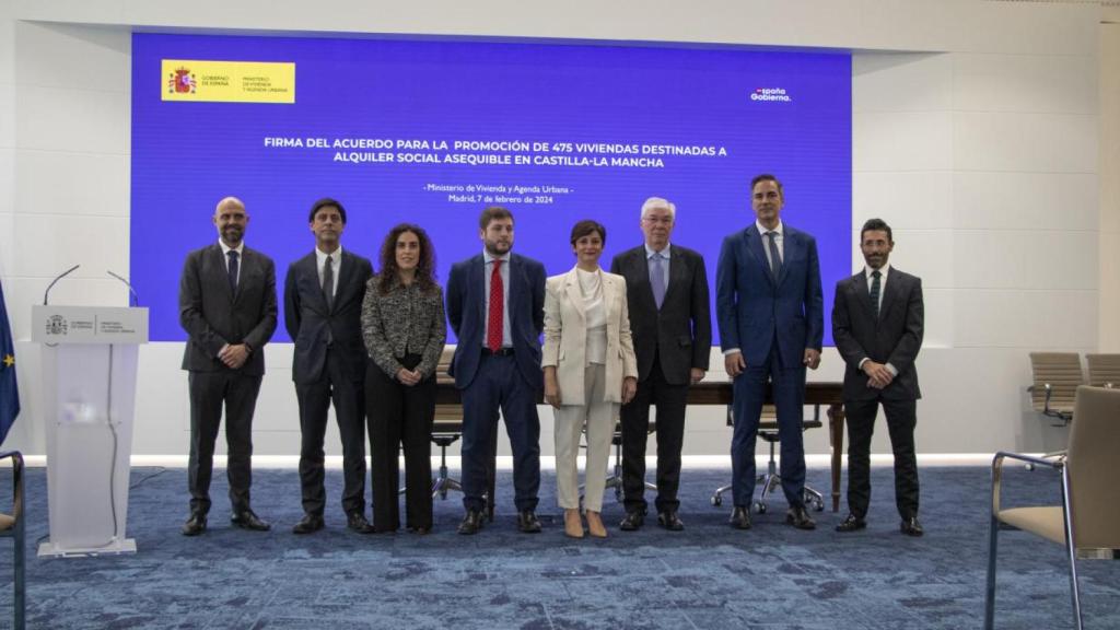 Firma de los acuerdos. Foto: JCCM.