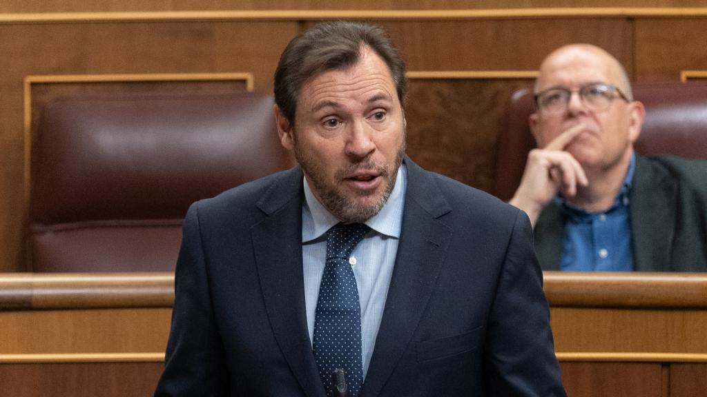 El ministro de Transporte y Movilidad Sostenible, Óscar Puente, hoy en la sesión de control.
