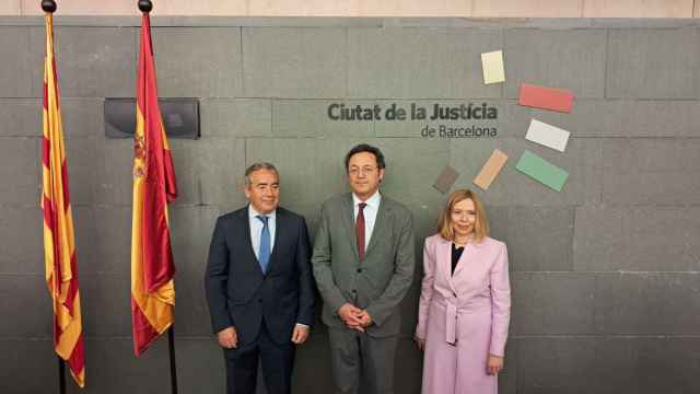 El fiscal general del Estado, Álvaro García Ortiz, este miércoles junto al fiscal superior de Cataluña, Francisco Bañeres, y la fiscal jefa de Barcelona, Neus Pujal.