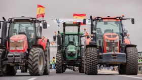 Tractores concentrados en la autovía A-4 en el kilómetro 121 a la altura de Madridejos (Toledo)