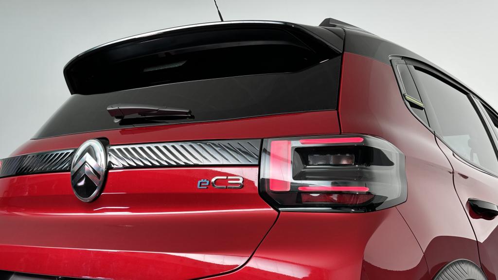 Trasera del Citroën ë-C3, la variante eléctrica.