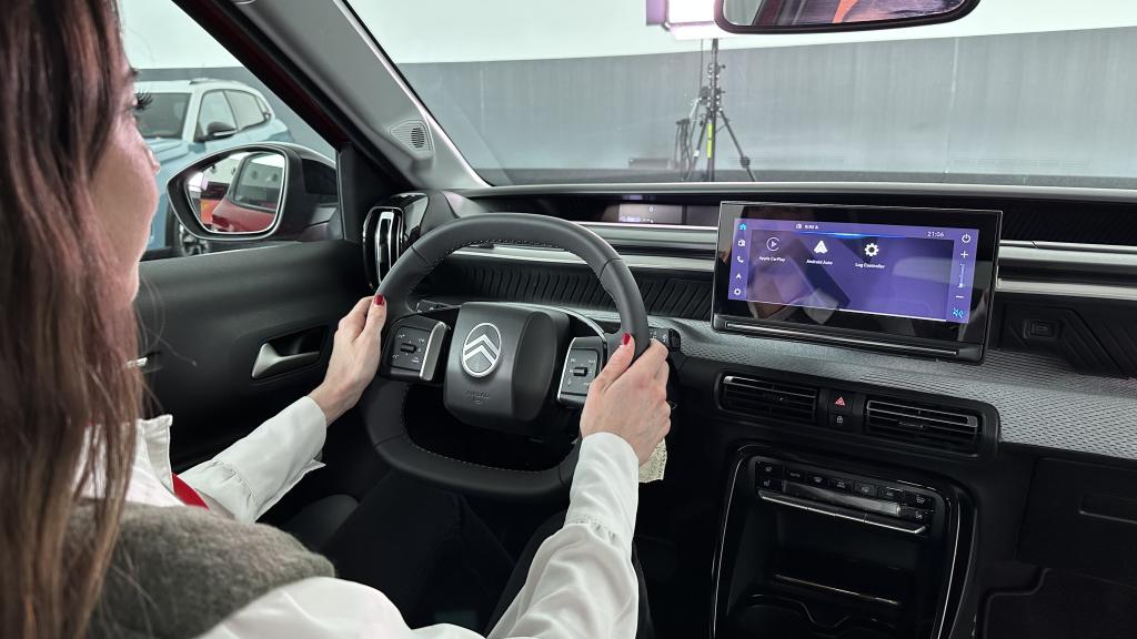 Interior del Citroën ë-C3.