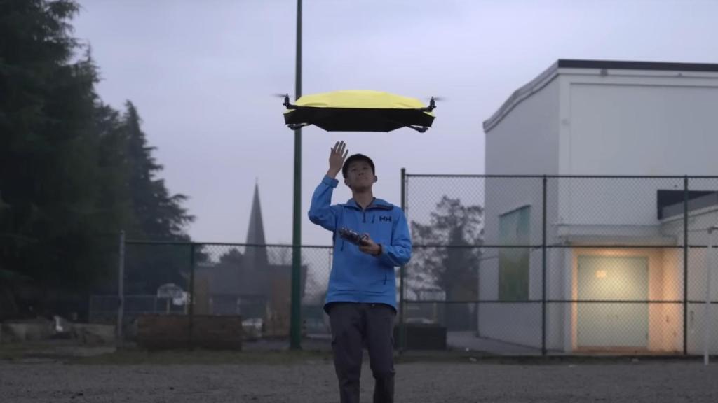 Inventan un paraguas volador
