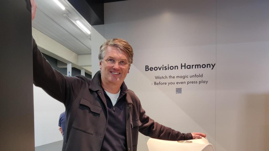 Kristian Tëar, CEO de Bang & Olufsen, en la feria ISE 2024