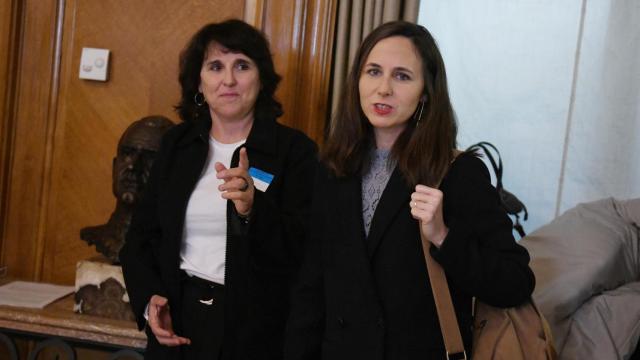 La candidata a la Presidencia de la Xunta de Galicia por Podemos, Isabel Faraldo,y la secretaria general de Podemos, Ione Belarra.