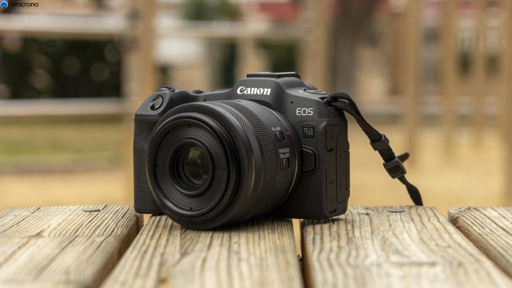 Canon EOS R8.