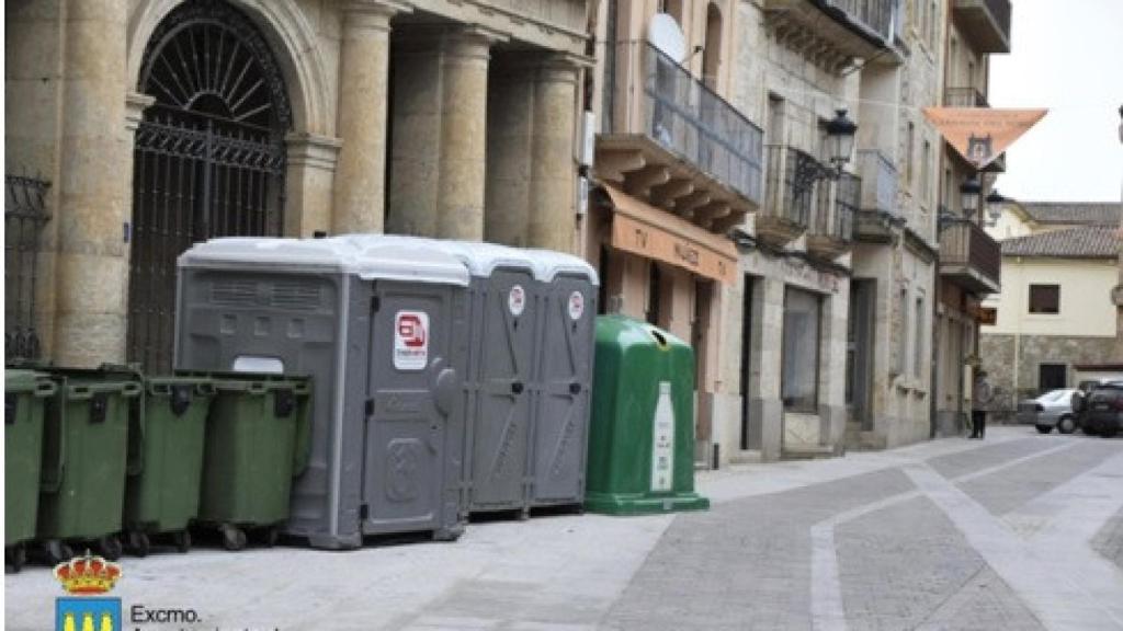 Baños públicos en el Carnaval del Toro