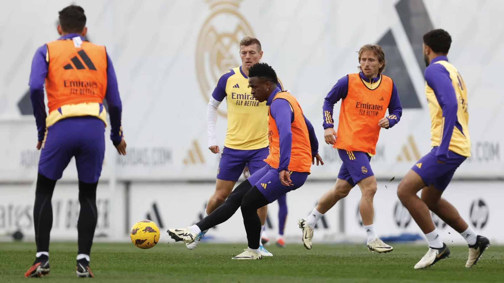 Vinicius entrenando este jueves con el Real Madrid