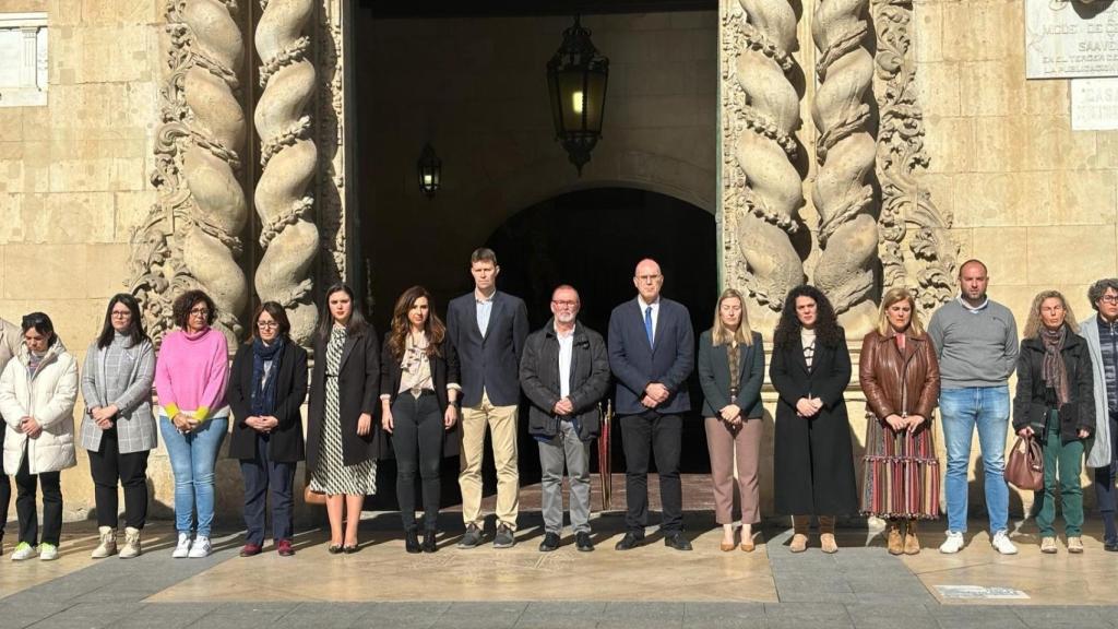 Minuto de silencio en la ciudad de Alicante.