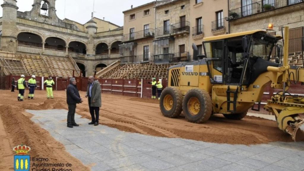 La plaza de toros de Ciudad Rodrigo ya tiene su albero
