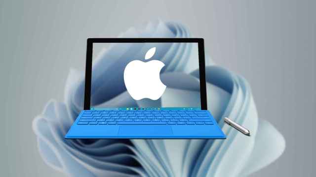 Fotomontaje con una Surface y el logo de Apple.