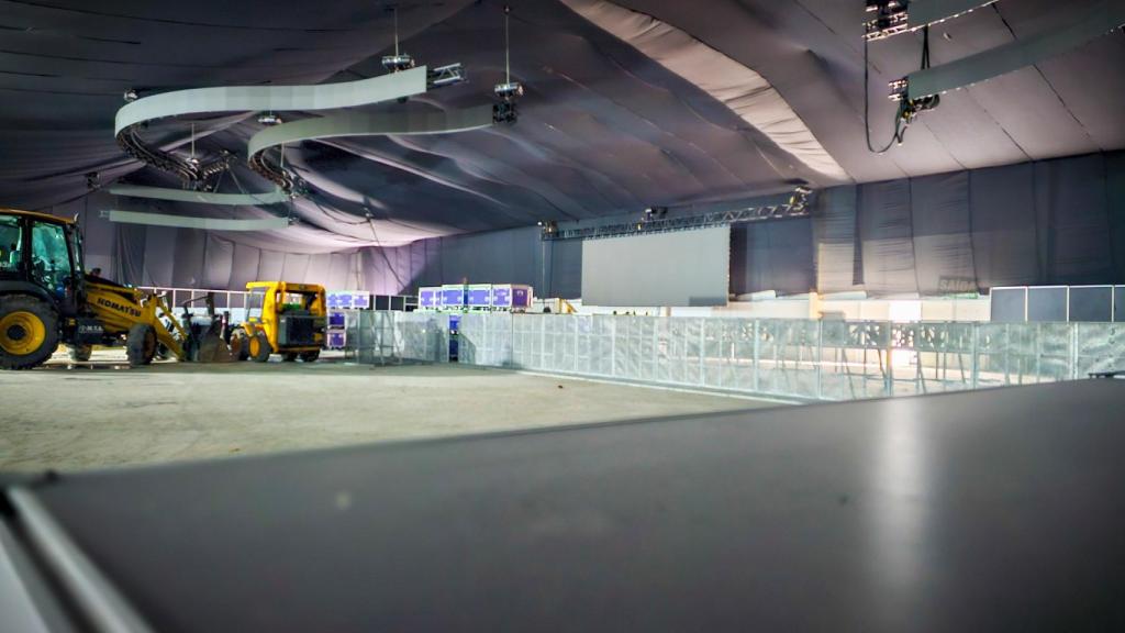 Montaje de los pabellones de la Feria de las Tradiciones