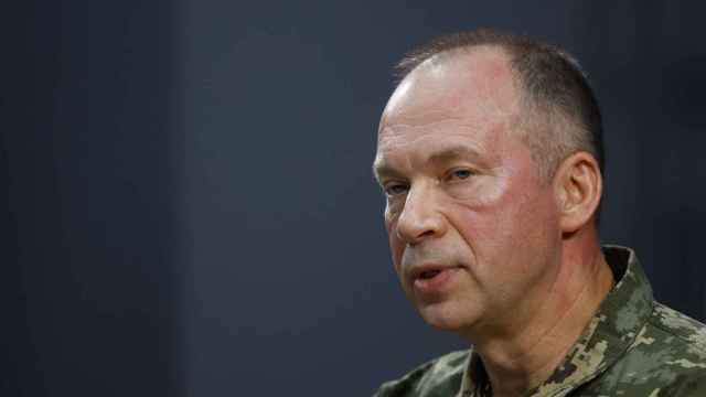 El coronel general Oleksandr Syrskyi, comandante de las fuerzas terrestres ucranianas, asiste a una entrevista con Reuters, en medio del ataque de Rusia a Ucrania, en la región de Kharkiv, Ucrania, el 12 de enero de 2024.