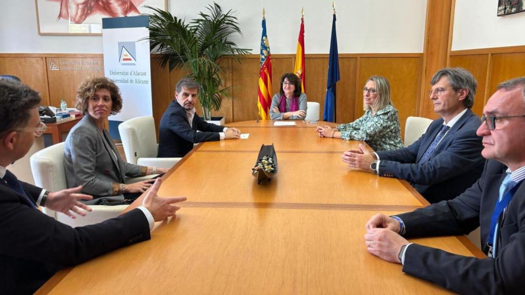 La reunión de la UA con la empresa Sacyr Agua.