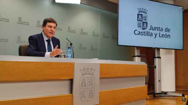 El consejero de Economía y Hacienda y portavoz, Carlos Fernández Carriedo, en la rueda de prensa posterior al Consejo de Gobierno del pasado jueves.