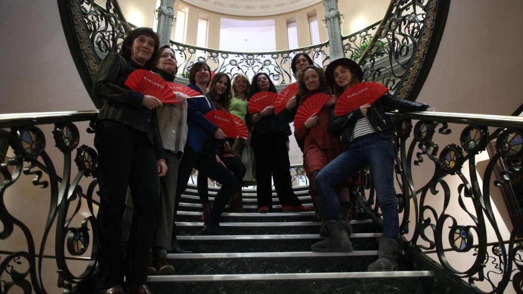 Abanicos para reivindicar el papel de la mujer en la gala de los Goya de 2018. Foto: Europa Press
