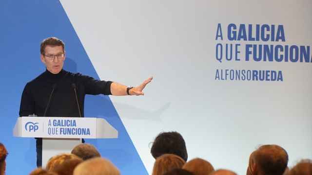 El presidente nacional del PP, Alberto Núñez Feijóo, este jueves en Bastiagueiro (La Coruña).