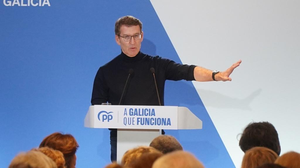El presidente nacional del PP, Alberto Núñez Feijóo, este jueves en Bastiagueiro (La Coruña).