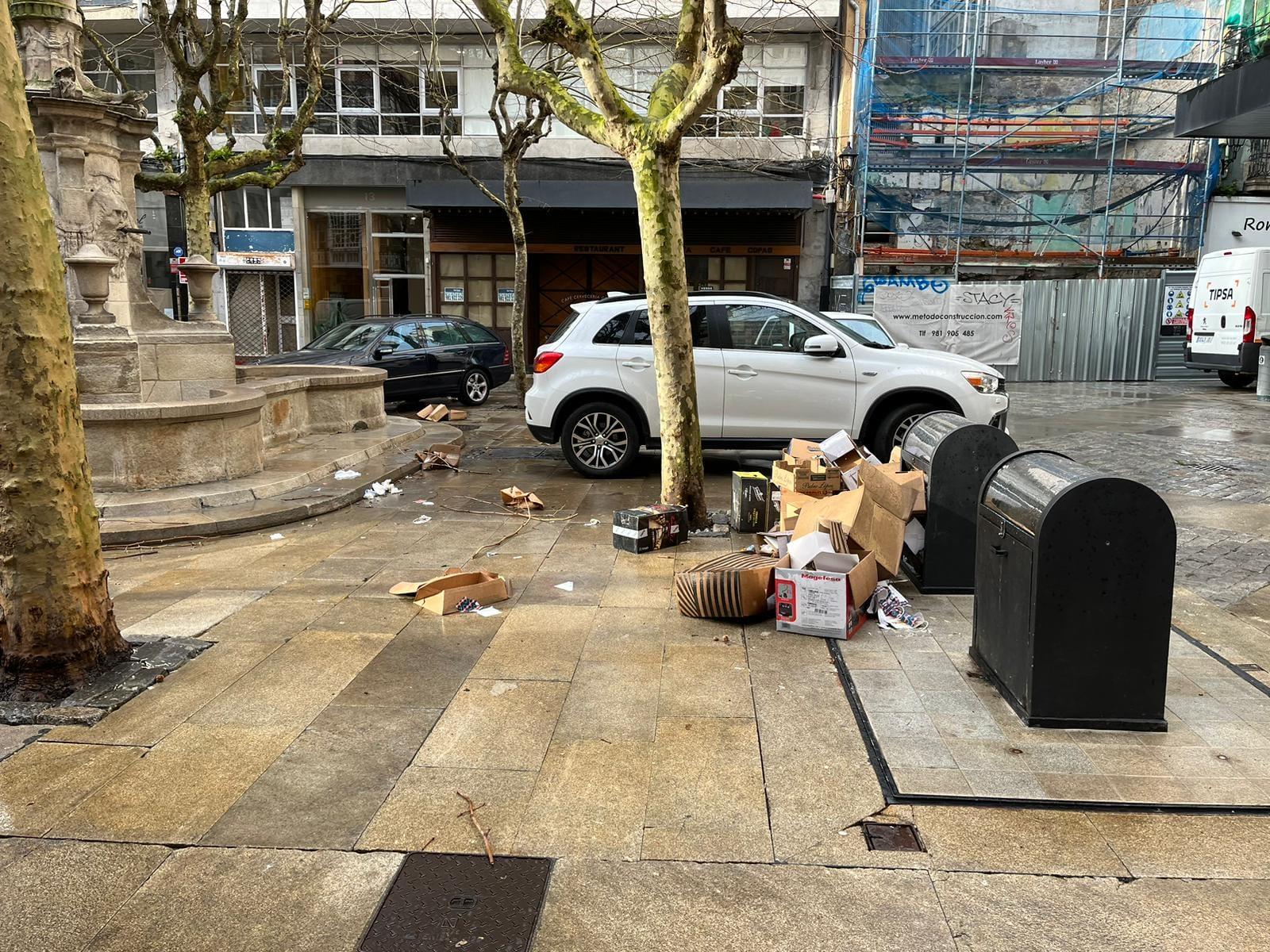 Cartón acumulado en A Coruña (Foto: Quincemil)