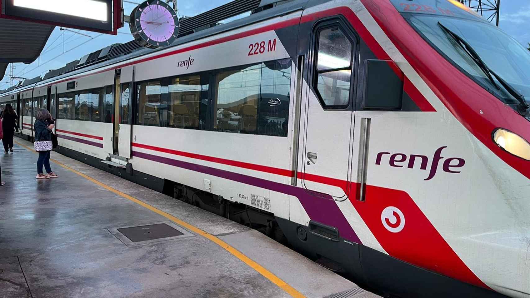 Tren en la estación de Cádiz.