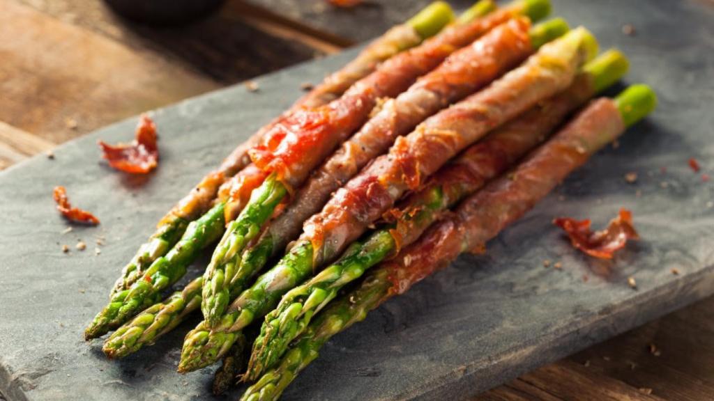 Espárragos con jamón.