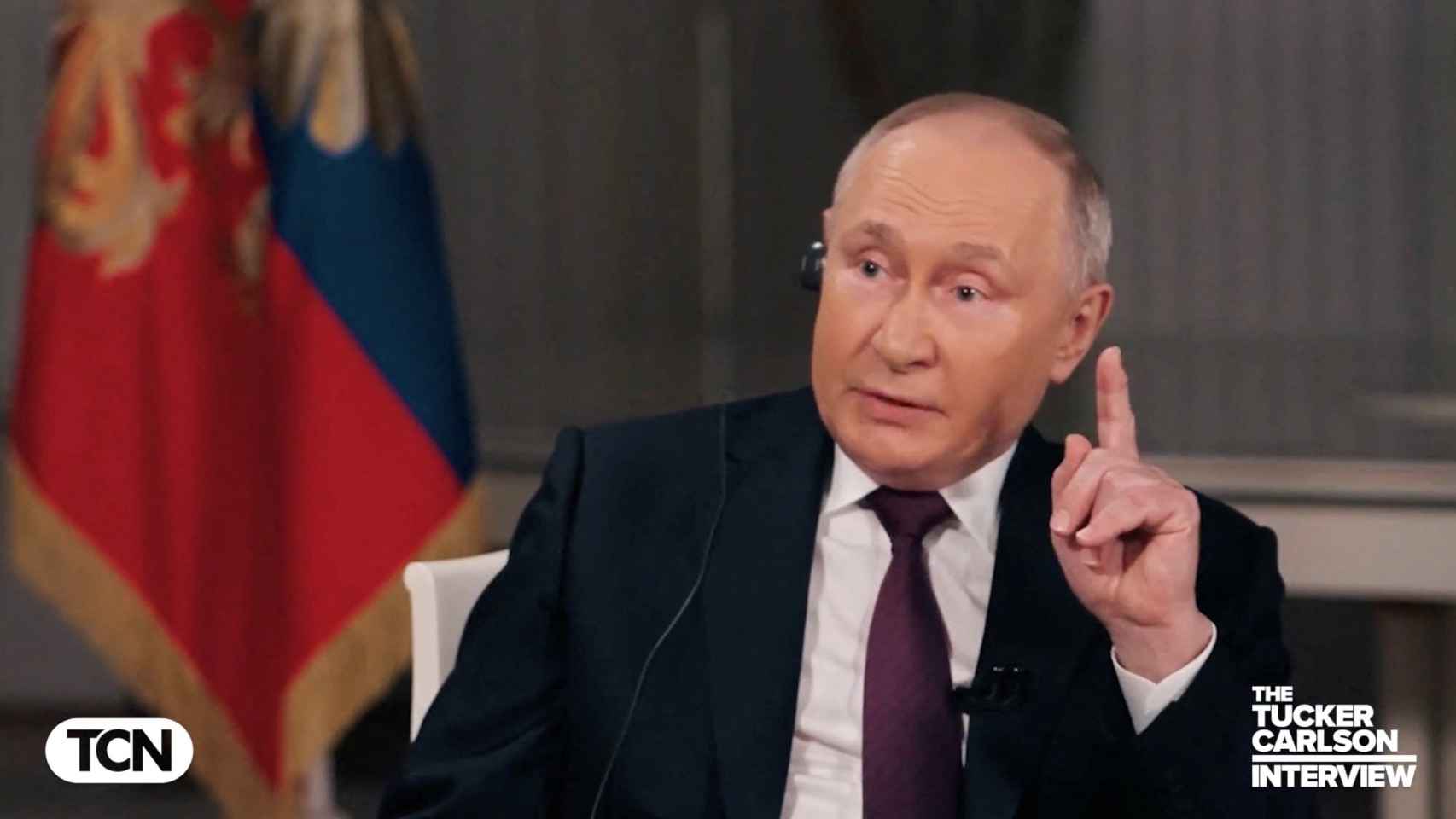 Vladímir Putin durante la entrevista con el periodista estadounidense Tucker Carlson, el martes en Moscú.