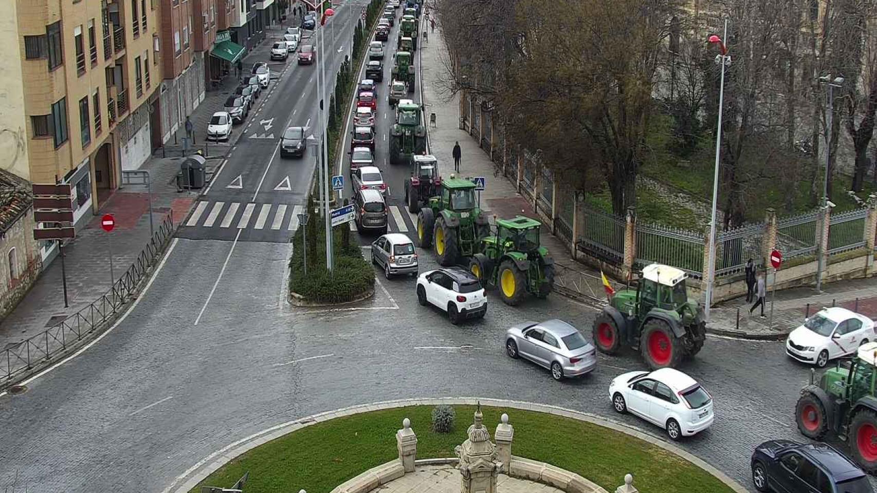 Tractores por el Paseo de la Rosa de Toledo.