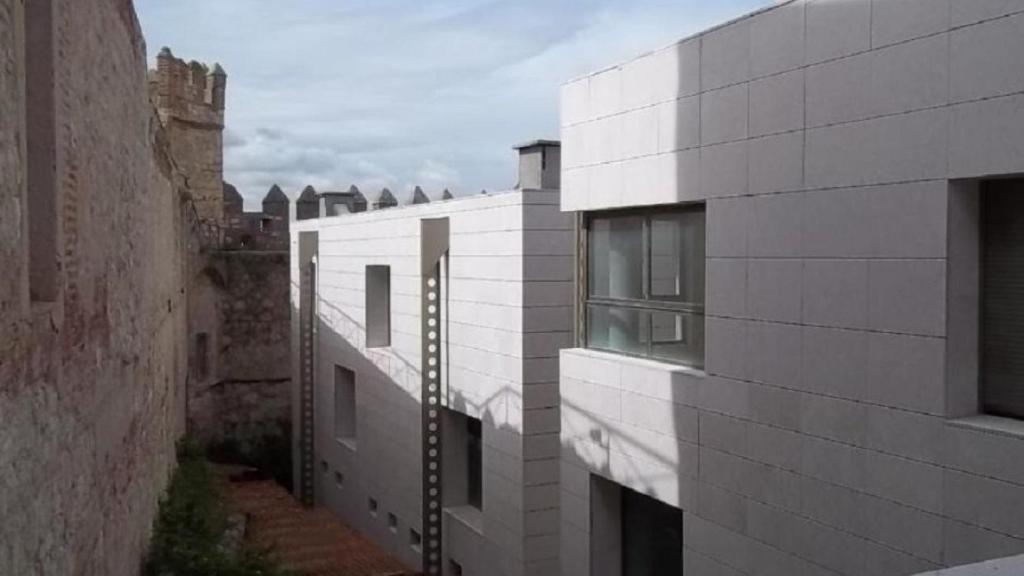 Interior del castillo y museo abandonado