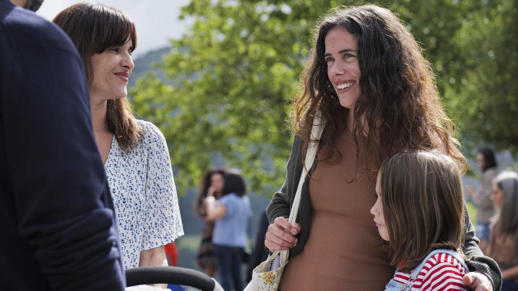 Patricia López Arnaiz y Sofía Otero en '20.000 especies de abejas'