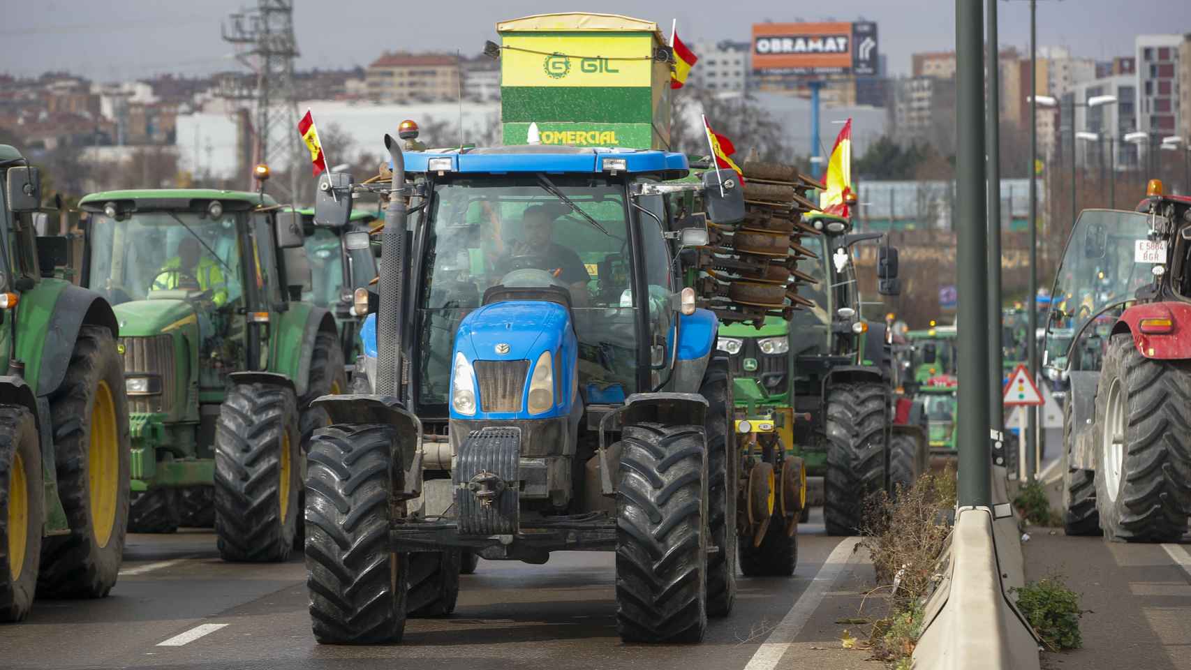 Varios tractores cortan el tráfico en una de las vías de Zaragoza